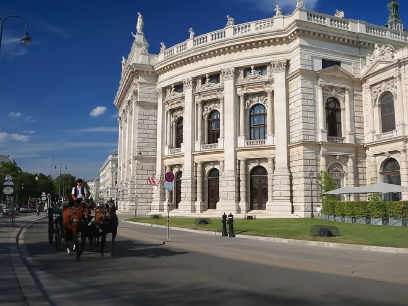 čudesan grad preplavljen arhitekturom koja ostavlja bez daha